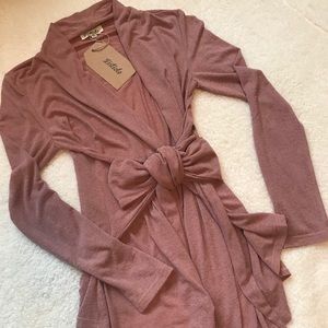 🌸Beautiful Lightweight Tie Wrap Cardigan!